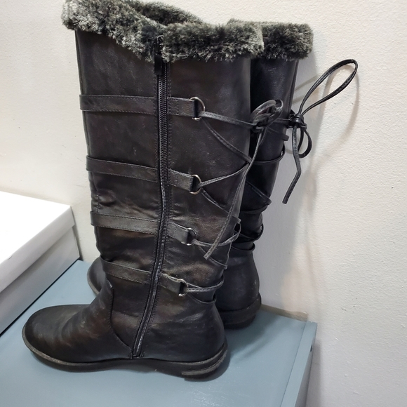 Winter Boots - Picture 2 of 5
